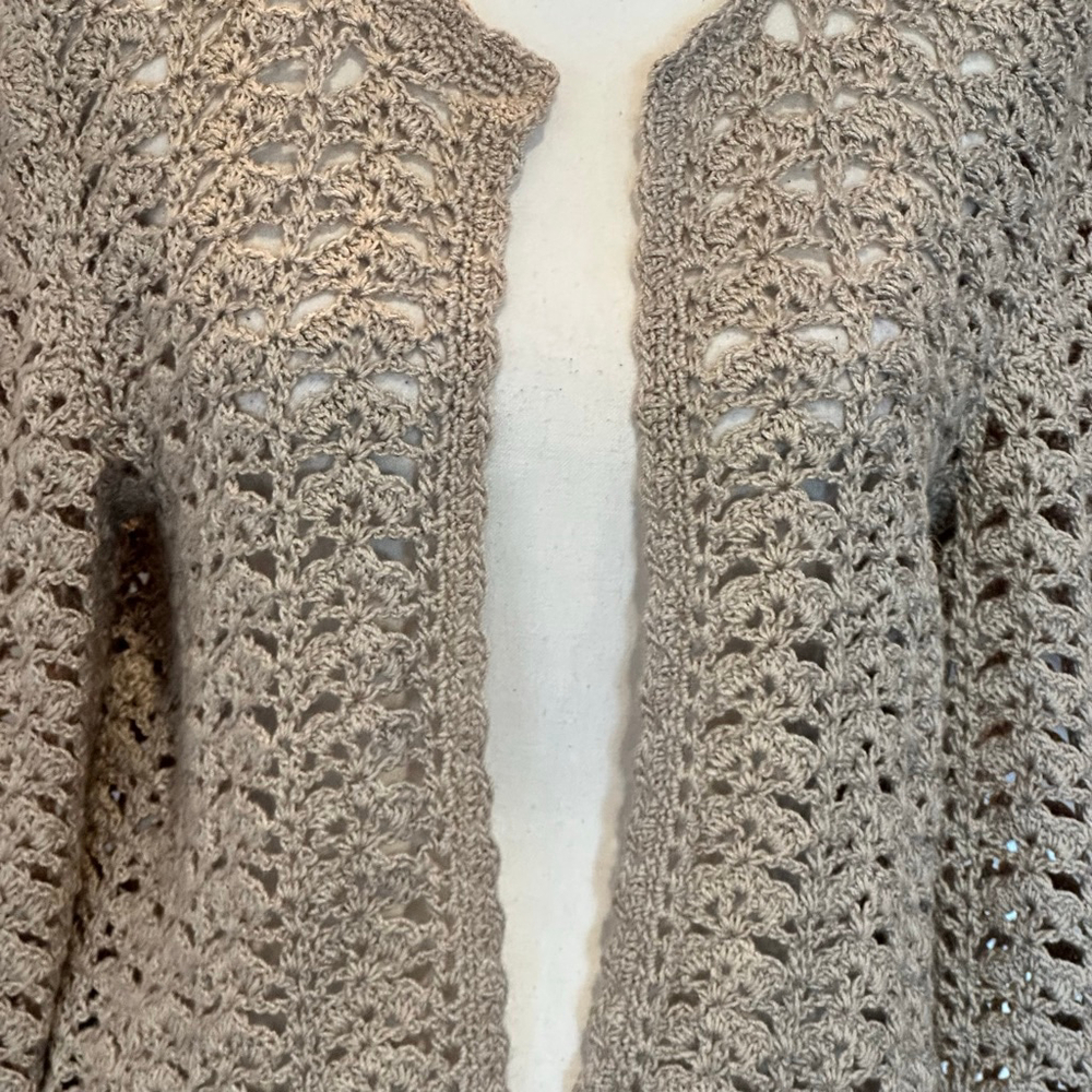 Vintage boho cottage crocheted handknit tan cardigan - Picture 5 of 5